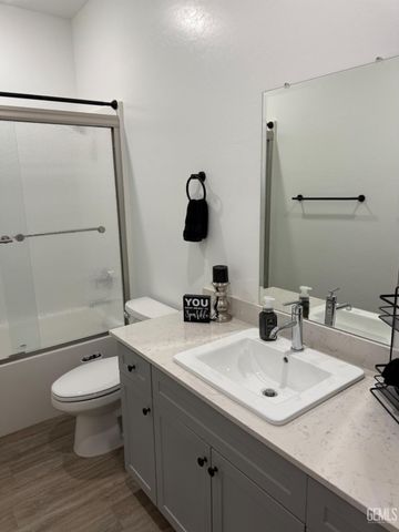 9618 Maple Terrace Lane, Shafter, CA 93263