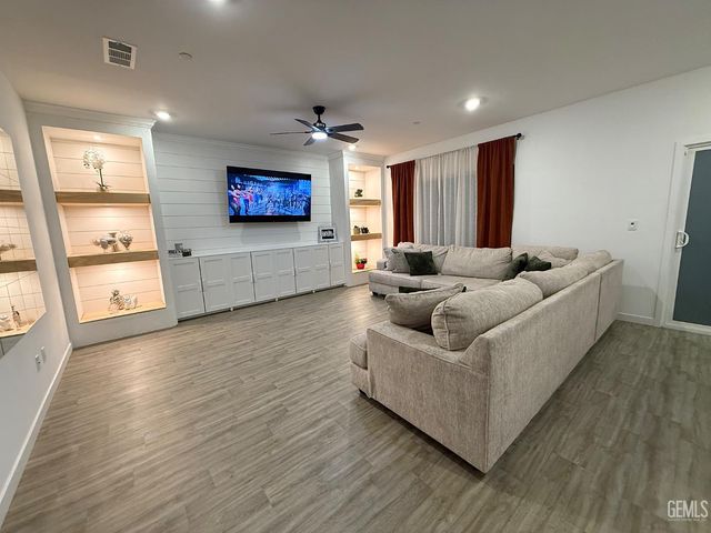 9618 Maple Terrace Lane, Shafter, CA 93263