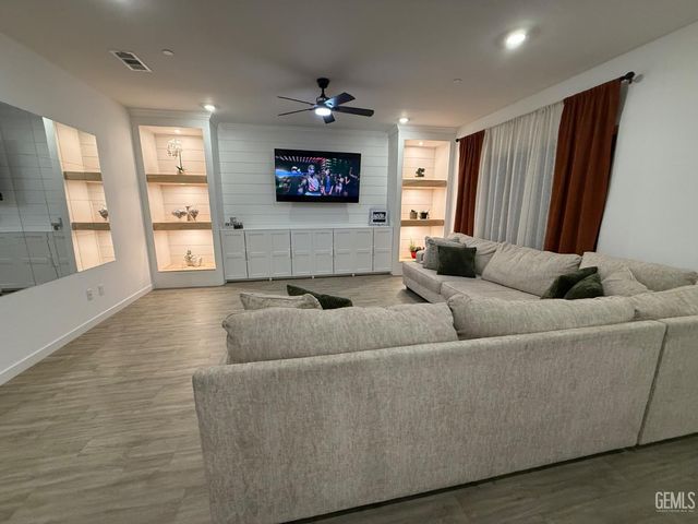 9618 Maple Terrace Lane, Shafter, CA 93263