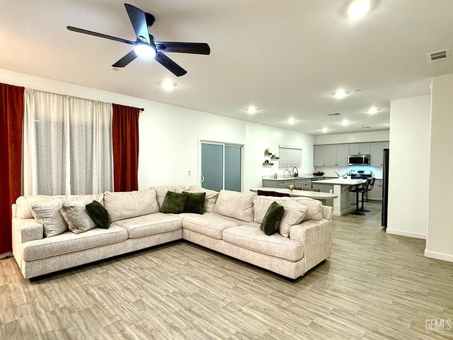 9618 Maple Terrace Lane, Shafter, CA 93263