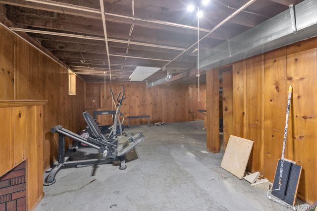 16147 Snowden Street, Detroit, MI 48235