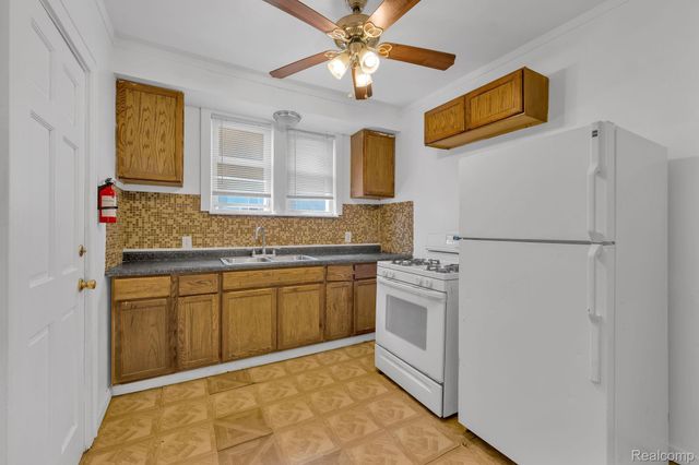 16147 Snowden Street, Detroit, MI 48235