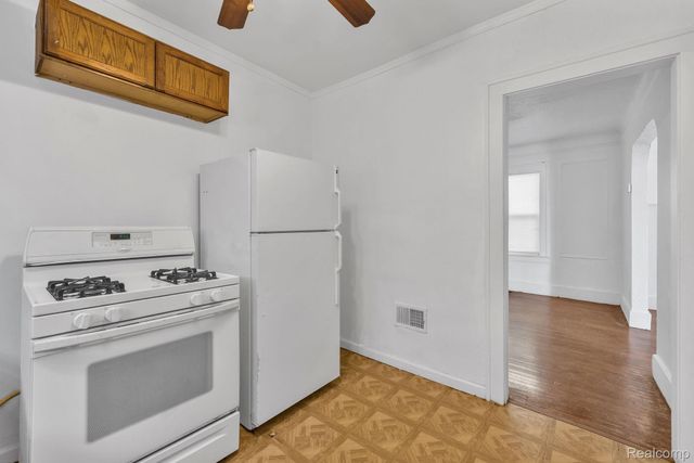 16147 Snowden Street, Detroit, MI 48235