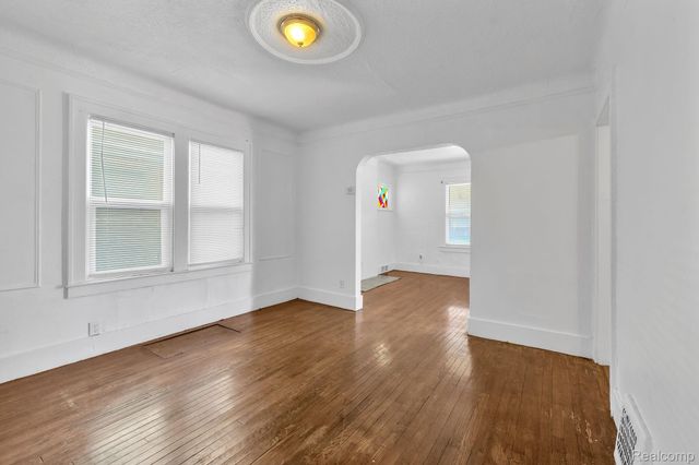 16147 Snowden Street, Detroit, MI 48235
