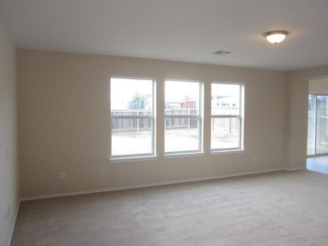5316 Bahan DR, Del Valle, TX 78617