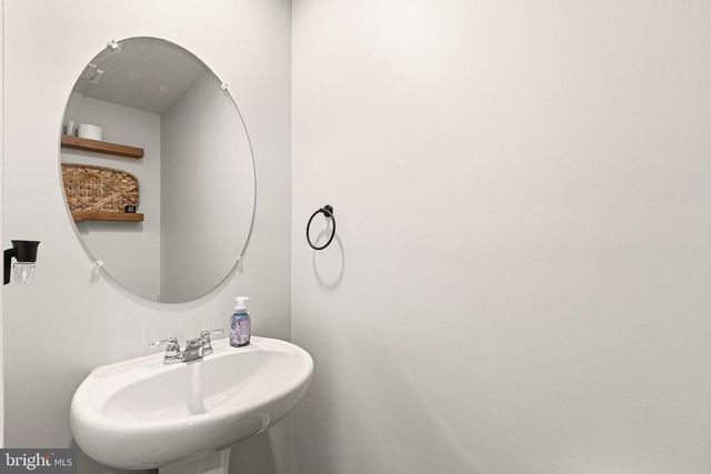 18049 JACKSON DR, Bowling Green, VA 22427