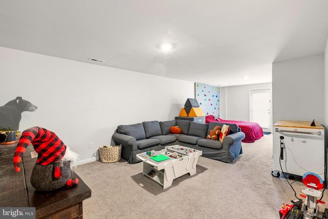 18049 JACKSON DR, Bowling Green, VA 22427