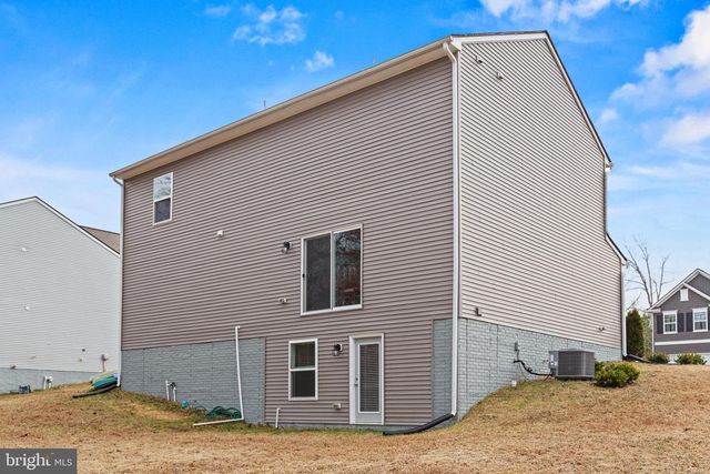 18049 JACKSON DR, Bowling Green, VA 22427