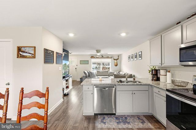 18049 JACKSON DR, Bowling Green, VA 22427