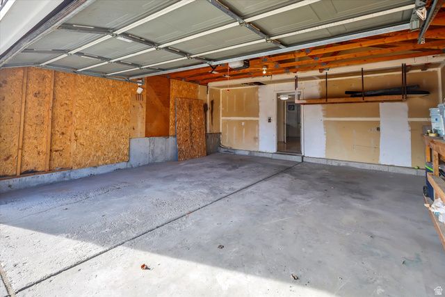 6084 S LONGMORE DR, Salt Lake City, UT 84118