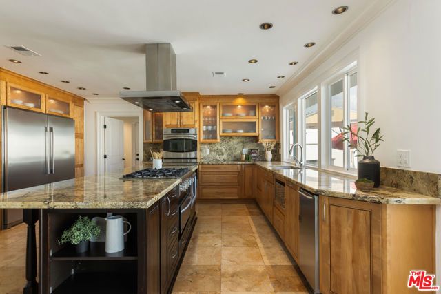 802 Lees Avenue, Long Beach, CA 90815