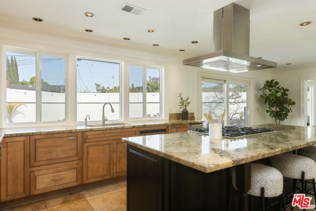 802 Lees Avenue, Long Beach, CA 90815
