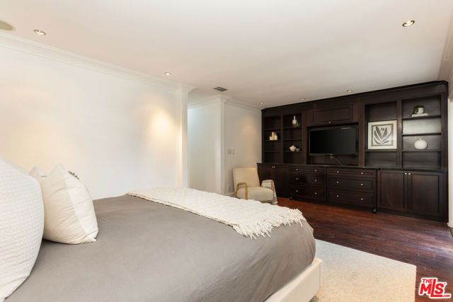 802 Lees Avenue, Long Beach, CA 90815
