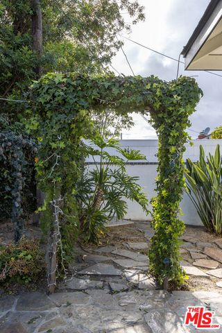 802 Lees Avenue, Long Beach, CA 90815