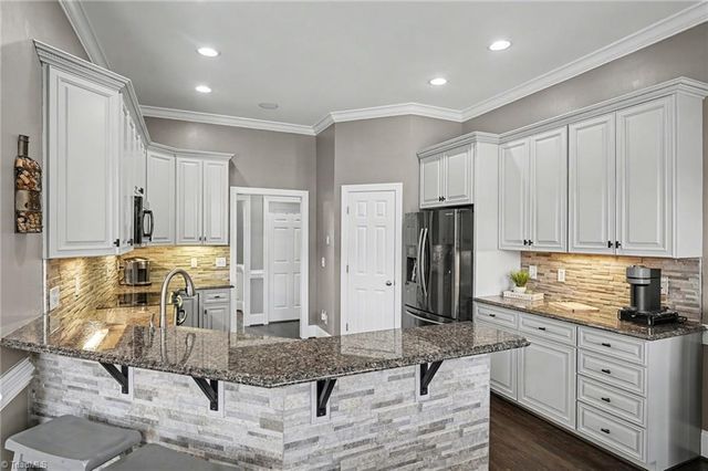 2001 Anchoridge Avenue, High Point, NC 27265