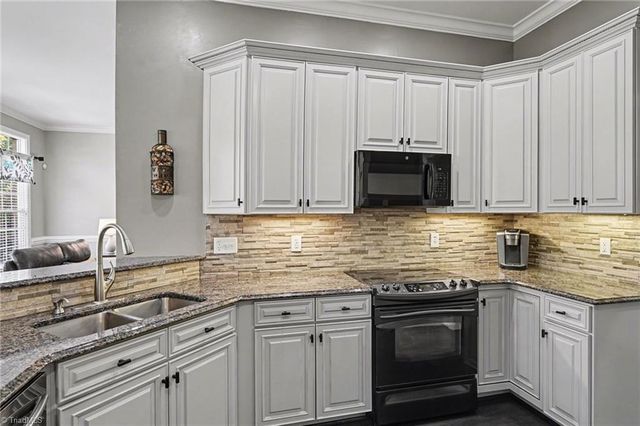 2001 Anchoridge Avenue, High Point, NC 27265