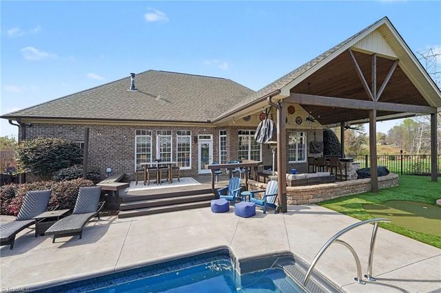 2001 Anchoridge Avenue, High Point, NC 27265