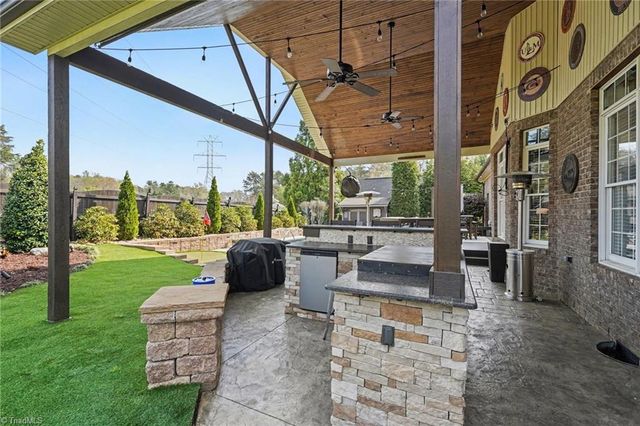 2001 Anchoridge Avenue, High Point, NC 27265