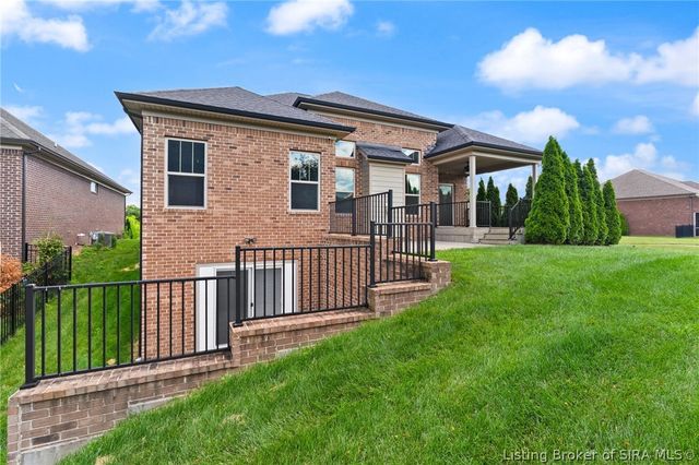 1009 Equine Avenue, Sellersburg, IN 47172