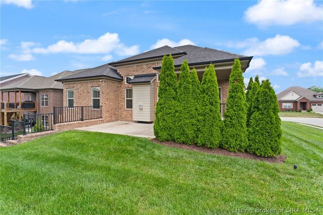 1009 Equine Avenue, Sellersburg, IN 47172