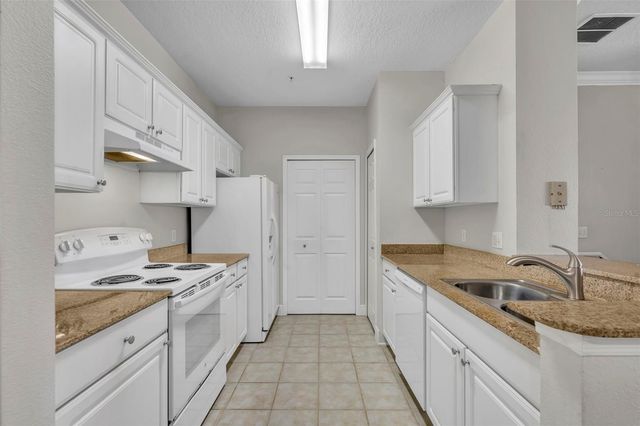 200 SOUTHERN PECAN CIRCLE 206, Winter Garden, FL 34787