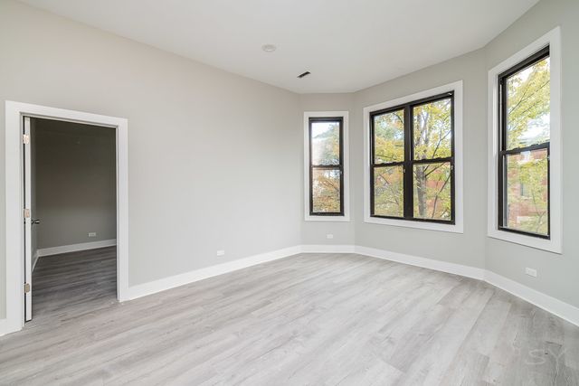 2448 S Oakley Avenue 2F, Chicago, IL 60608