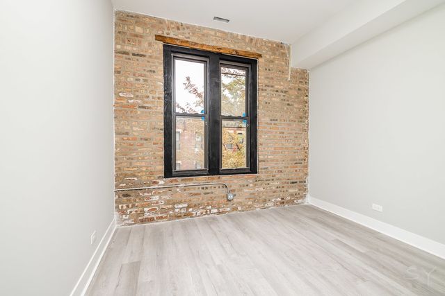 2448 S Oakley Avenue 2F, Chicago, IL 60608