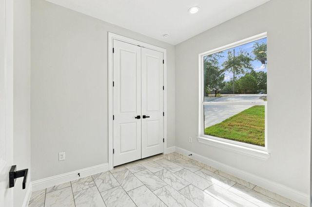 20302 Boggy Ford RD, Lago Vista, TX 78645