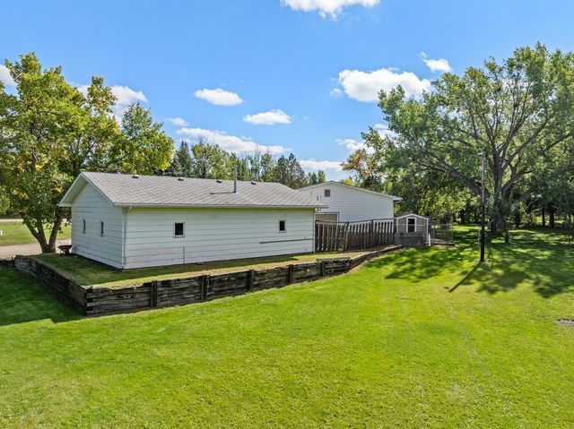 1100 78th St SE, Minot, ND 58701