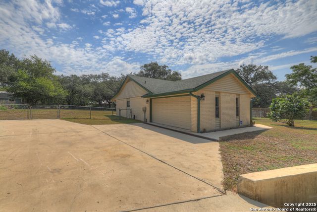 1260 Flaming Oak, New Braunfels, TX 78132