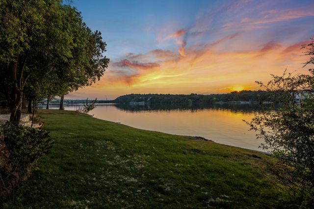 1700 Lakeshore DR, Austin, TX 78746