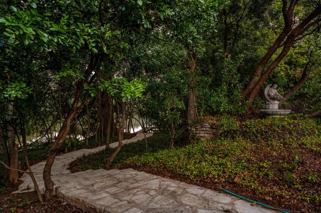 1700 Lakeshore DR, Austin, TX 78746