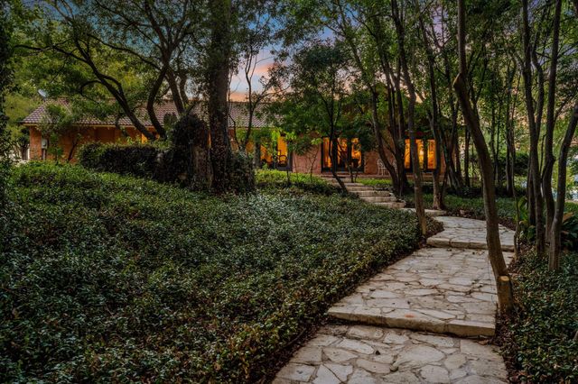 1700 Lakeshore DR, Austin, TX 78746