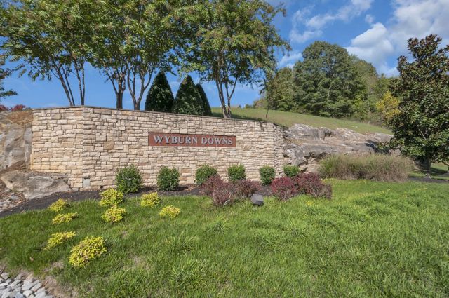 718 Monarchos Bnd, Burns, TN 37029