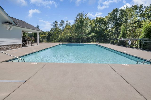 718 Monarchos Bnd, Burns, TN 37029