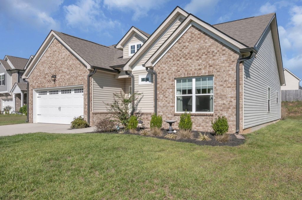 718 Monarchos Bnd, Burns, TN 37029