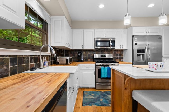 2202 Pine Grove Court, Ann Arbor, MI 48103