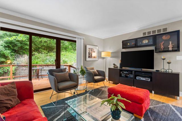2202 Pine Grove Court, Ann Arbor, MI 48103