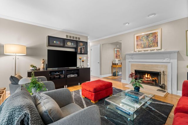 2202 Pine Grove Court, Ann Arbor, MI 48103