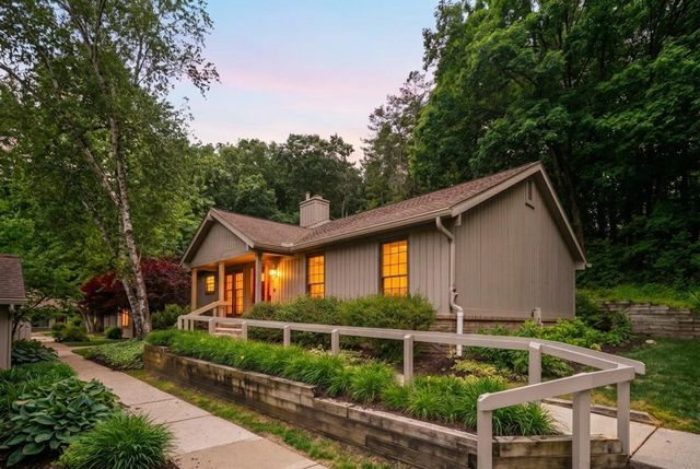 2202 Pine Grove Court, Ann Arbor, MI 48103