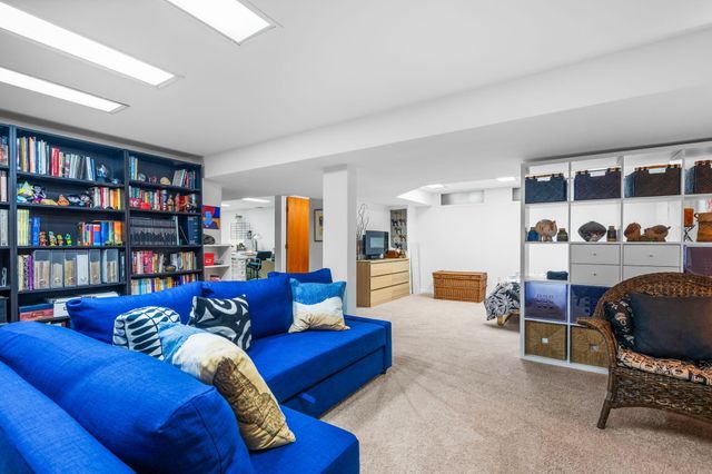 2202 Pine Grove Court, Ann Arbor, MI 48103