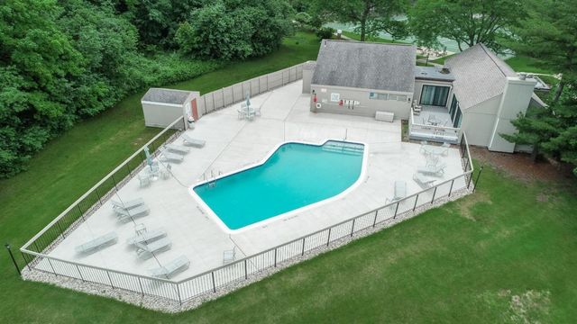 2202 Pine Grove Court, Ann Arbor, MI 48103
