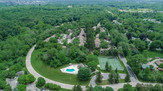 2202 Pine Grove Court, Ann Arbor, MI 48103