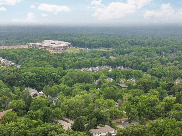 2202 Pine Grove Court, Ann Arbor, MI 48103