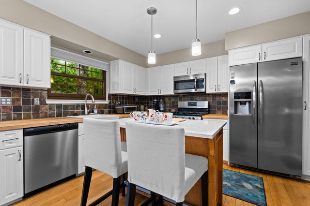 2202 Pine Grove Court, Ann Arbor, MI 48103