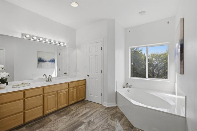 7008 Deepwood DR, Lago Vista, TX 78645