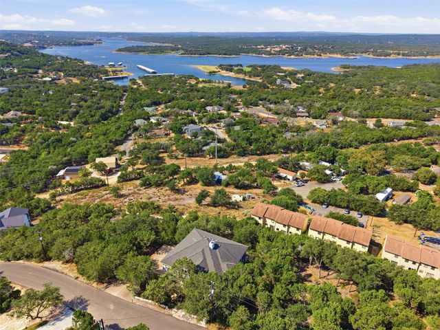 7008 Deepwood DR, Lago Vista, TX 78645