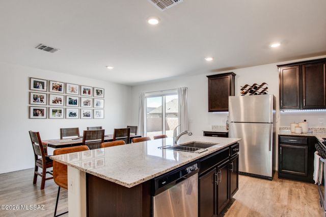 7056 S Draper Road, Tucson, AZ 85757