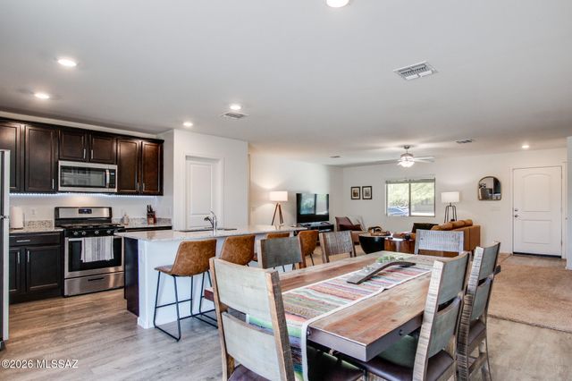 7056 S Draper Road, Tucson, AZ 85757