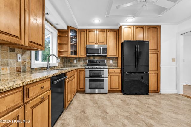 94 Leedsville Drive, Lincroft, NJ 07738